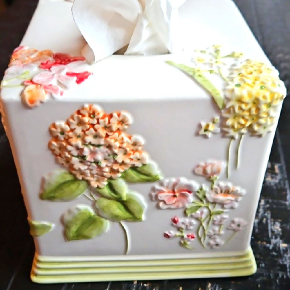 NWT Charter Club Home Spring Flowers Floral Tissue Box and Toothbrush Holder